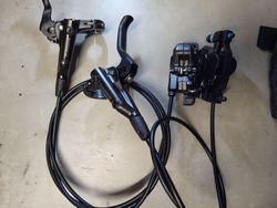 Nový set brzd Shimano BL-MT501 se třmeny BR-MT500