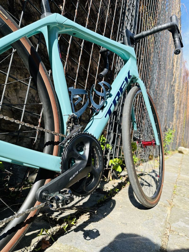 TREK Domane SL 5 Gen 4 Blue Sage velikost 54 (168-174cm)