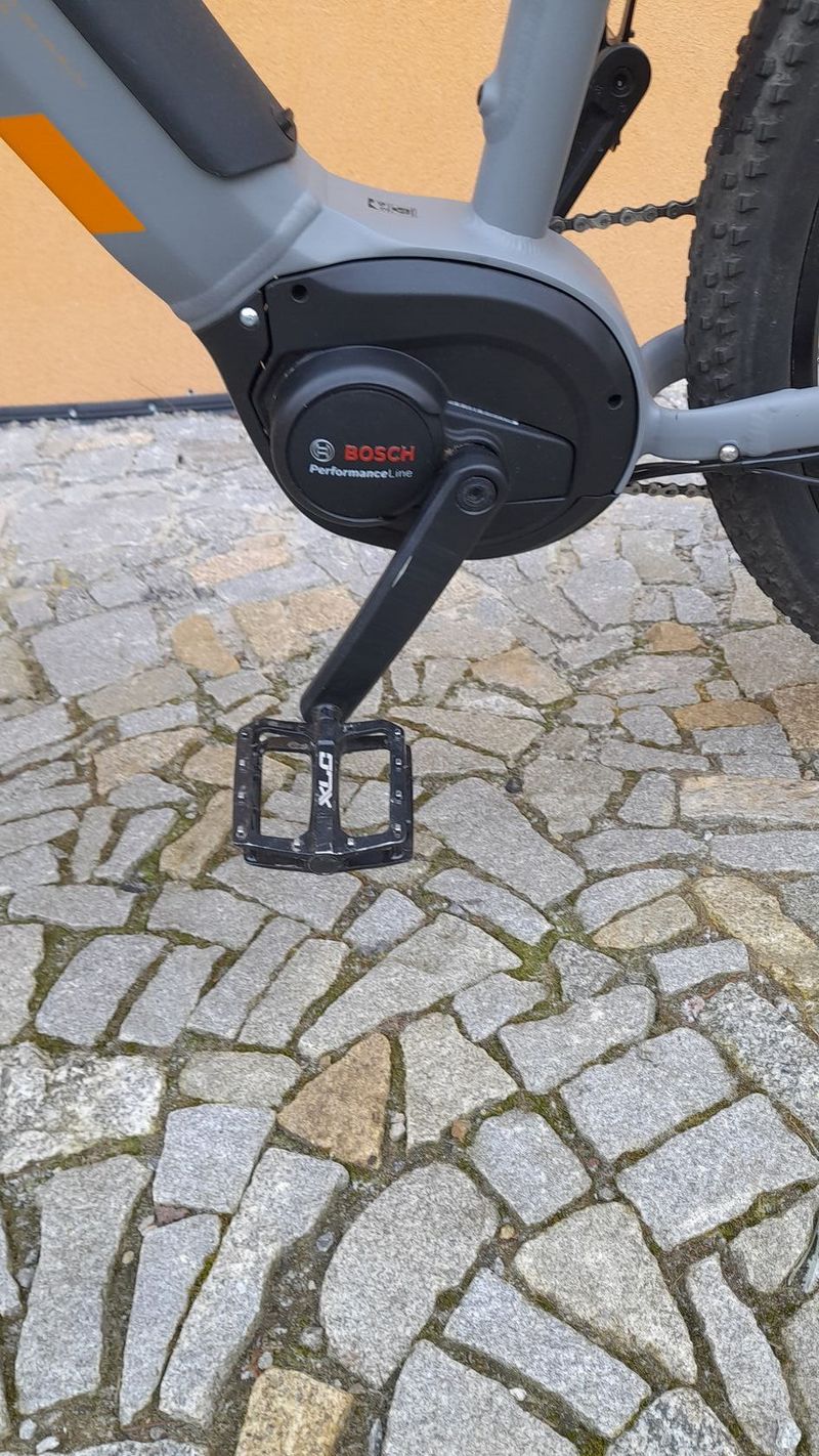 Prodám elektrokolo Haibike HardNine 4 Grey M