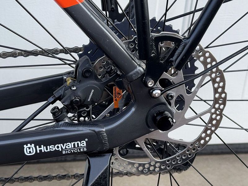 HUSQVARNA GRAN URBAN 4 – SHIMANO – ZÁNOVNÍ!