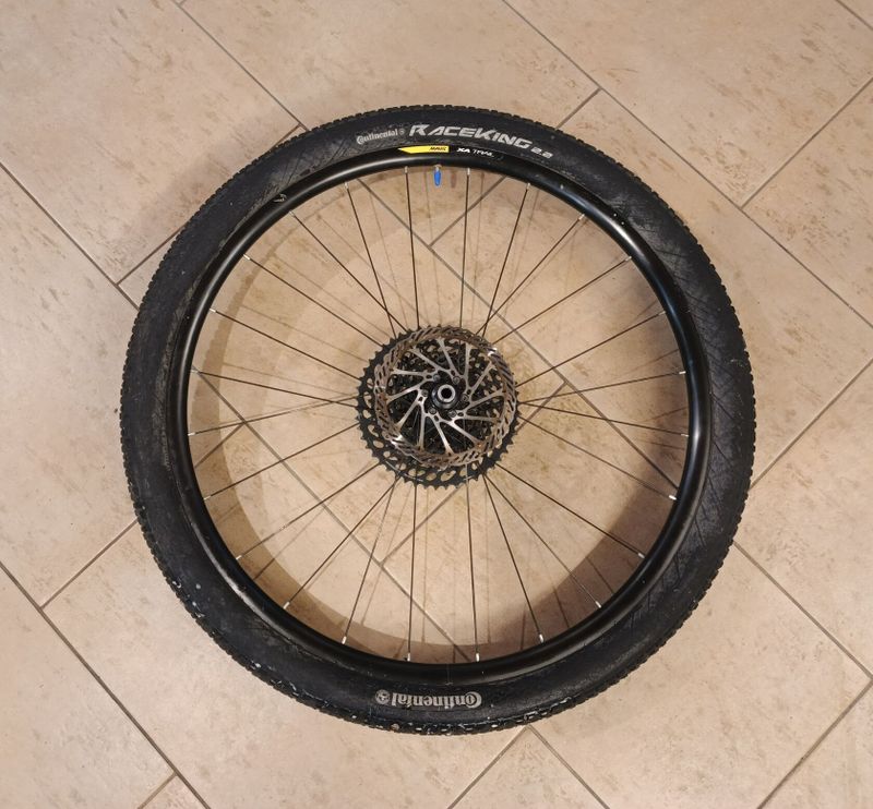 Zadní kolo Mavic 29" 148x12 s kazetou a obutím