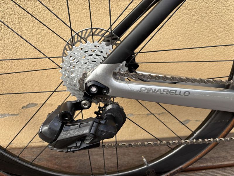 Pinarello Dogma F , Campagnolo WRL 2x12