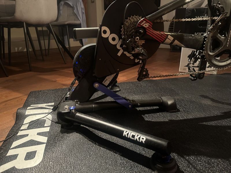 🚴‍♂️ For Sale: Wahoo KICKR Smart Bike Trainer – Like New! 🚴‍♀️