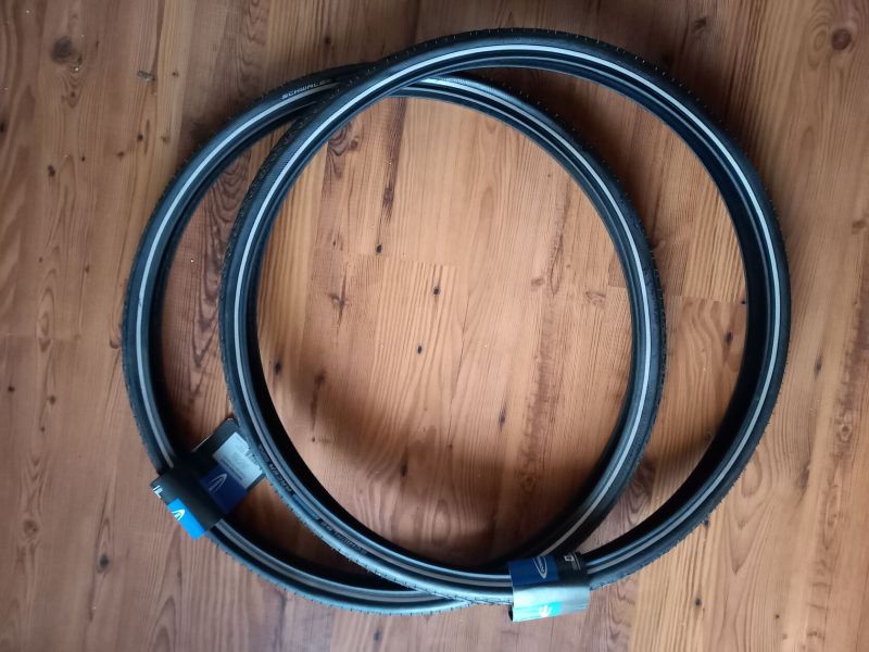 Pláště Schwalbe Marathon Racer 40-622 s reflexním pruhem 2 ks NOVÉ