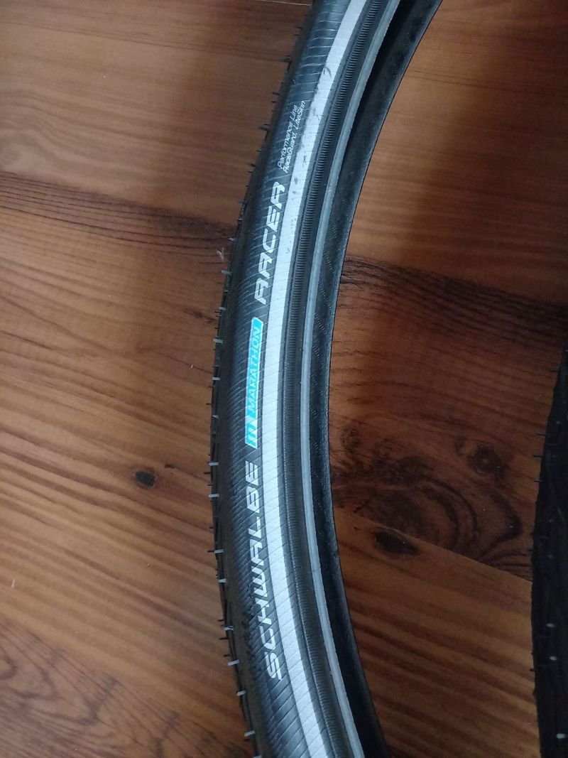 Pláště Schwalbe Marathon Racer 40-622 s reflexním pruhem 2 ks NOVÉ