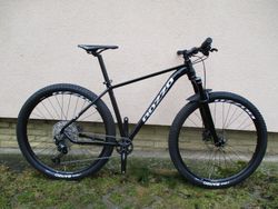 Nové 29" kolo ROZZO BOOST, vzduch. vidlice Suntour Raidon, osazení Shimano SLX/Deore 1x12, pevné osy