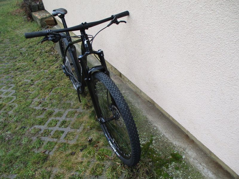 Nové 29" kolo ROZZO BOOST, vzduch. vidlice Suntour Raidon, osazení Shimano SLX/Deore 1x12, pevné osy