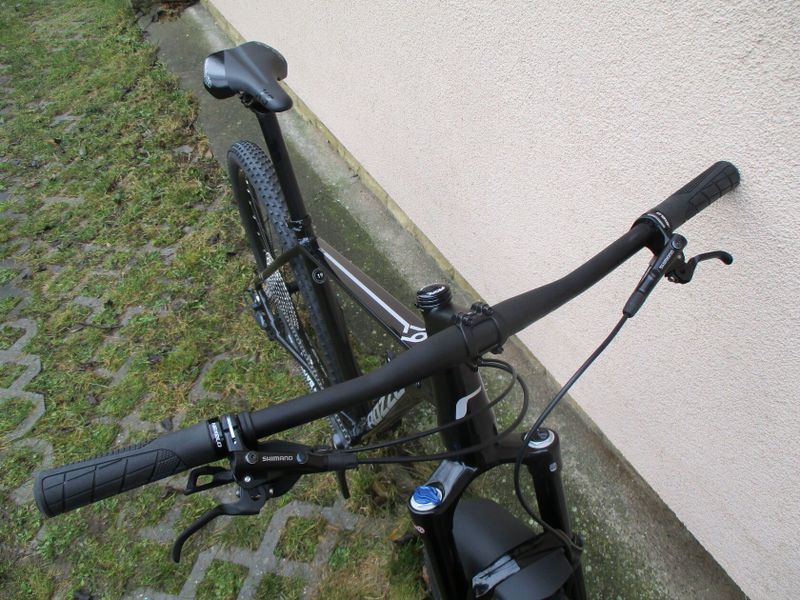 Nové 29" kolo ROZZO BOOST, vzduch. vidlice Suntour Raidon, osazení Shimano SLX/Deore 1x12, pevné osy