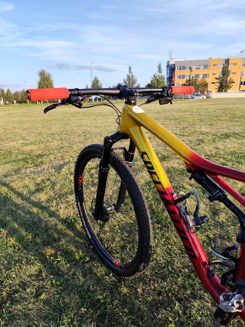 Specialized Epic karbon - AXS, DT Swiss 1200, vel.L, po servisu a upgradu odpružení