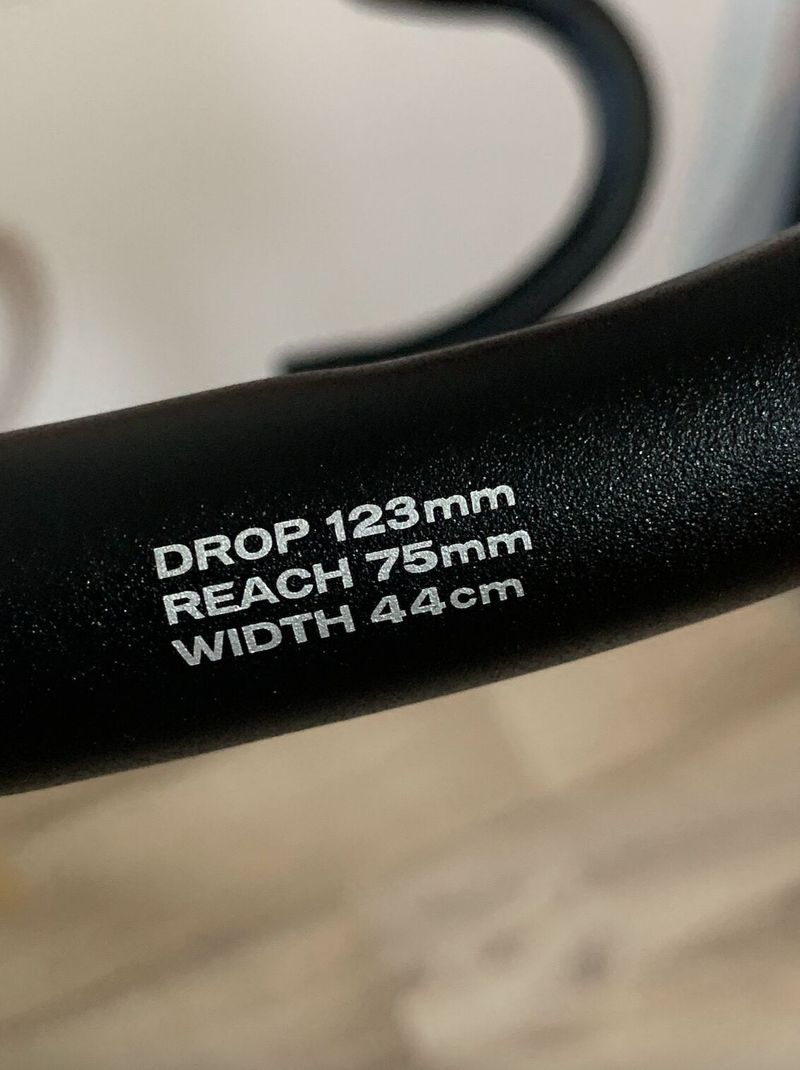 Nové řídítka Specialized Expert Alloy Shallow Bend Handlebars, 44 cm