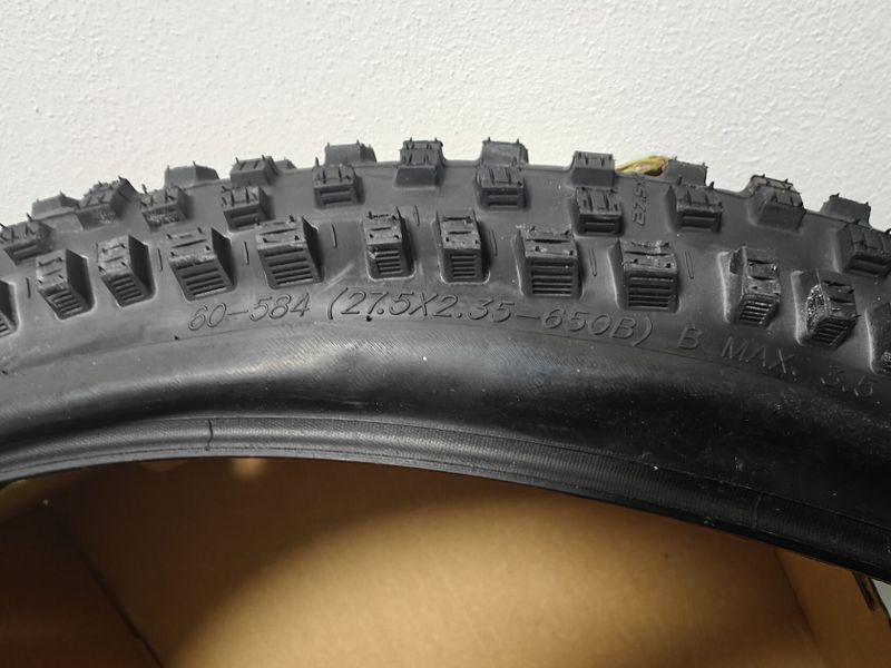 Prodám úplně nový plášť 27,5 x 2,35 Schwalbe NOBBY NIC performance. Jedná se o univerzální plášť - v