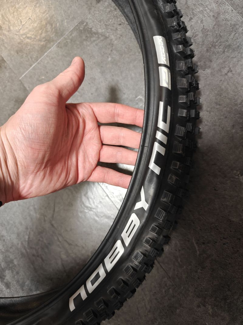 Prodám úplně nový plášť 27,5 x 2,35 Schwalbe NOBBY NIC performance. Jedná se o univerzální plášť - v