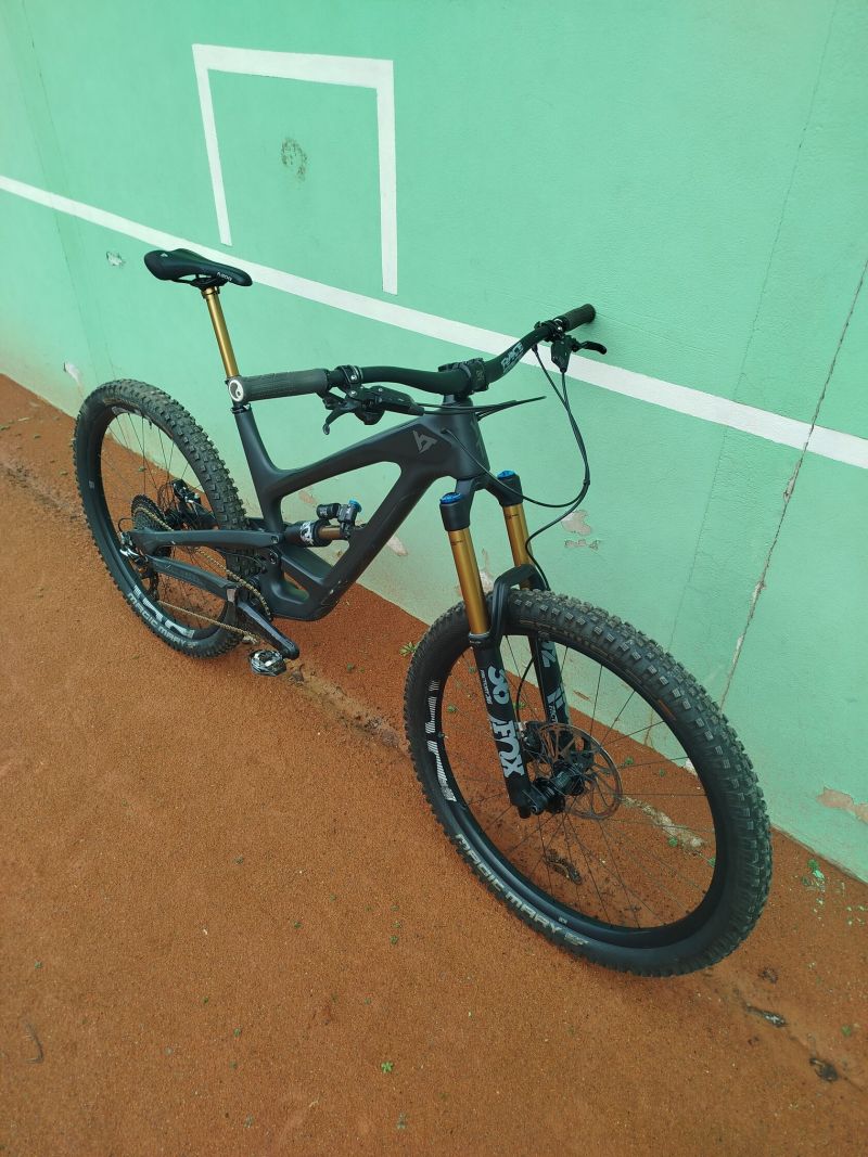 YT CAPRA 29 CF Pro Race