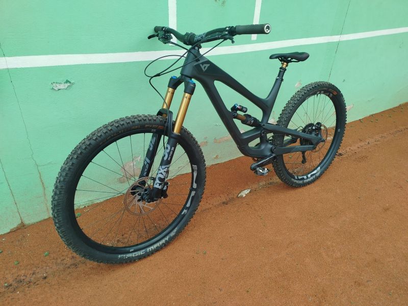 YT CAPRA 29 CF Pro Race