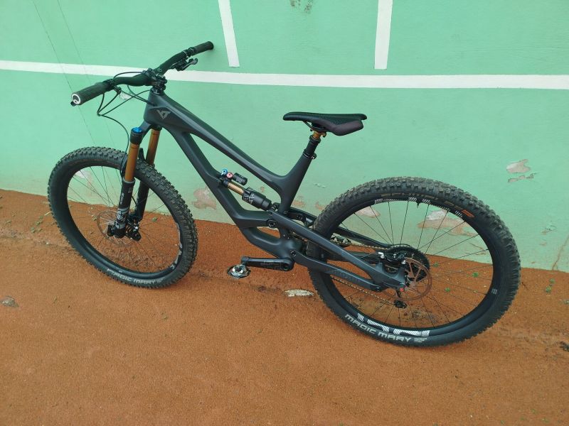 YT CAPRA 29 CF Pro Race