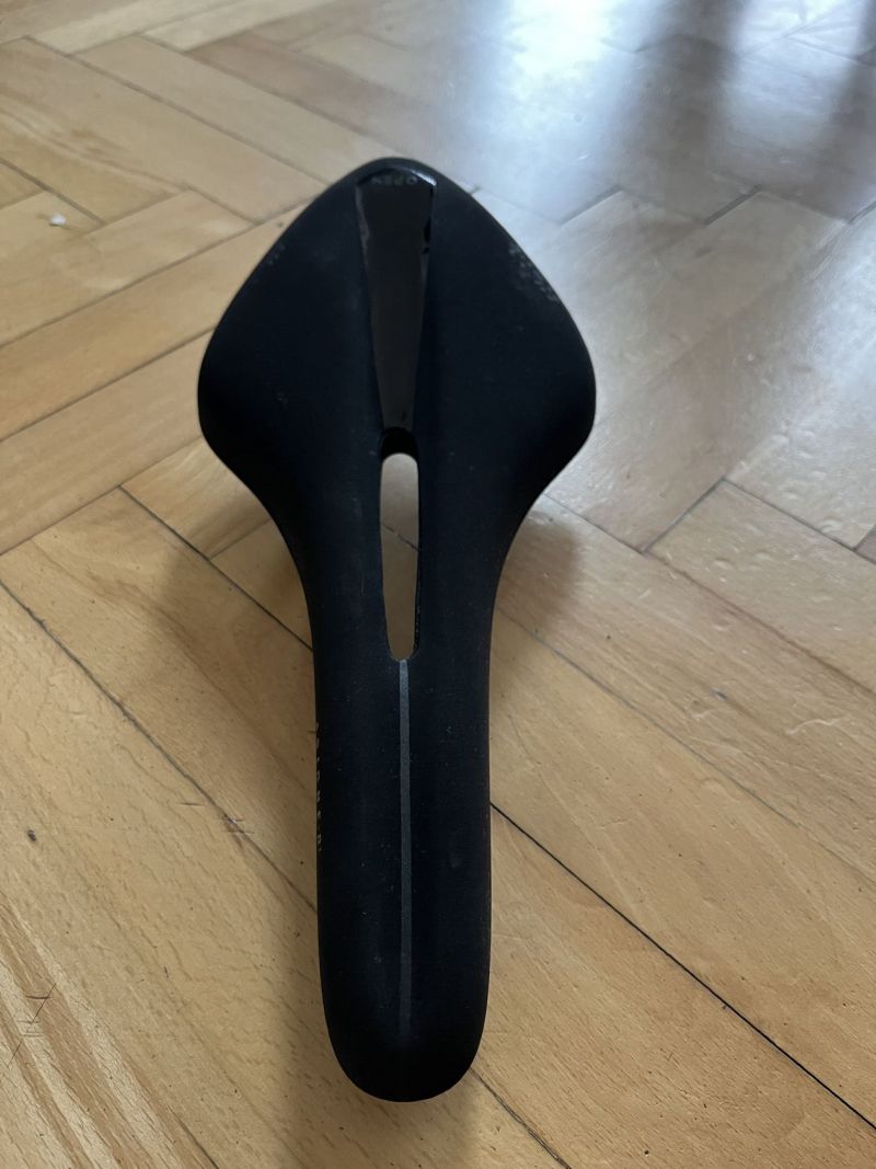 Fizik Arione R1 open fit carbon regular (to uzssi)