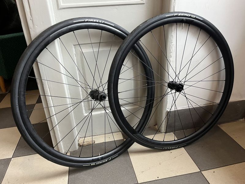 Syncros RP2.0 Disc + nové pláště Pirelli P Zero TLR 28c