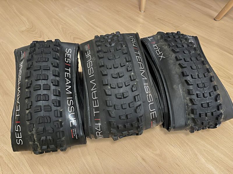 Pláště Bontrager SE5, XR4