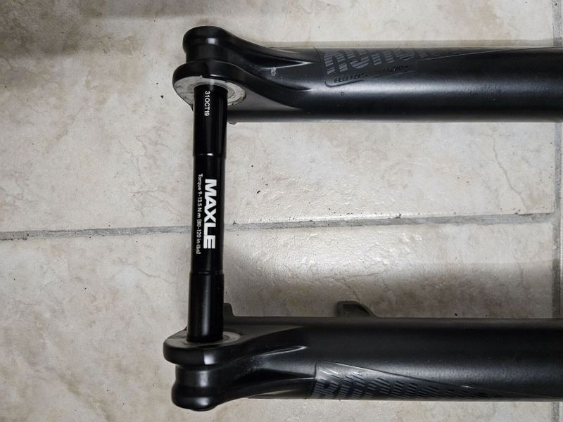 RockShox Reba RL Boost 29" odpružená vidlice.