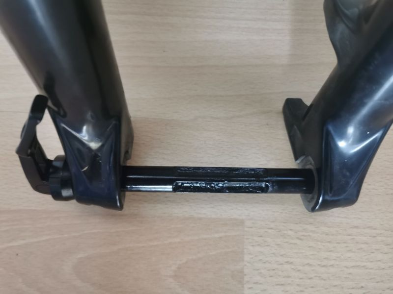 Prodám vidlici RockShox Judy 15x110 zdvih 100mm