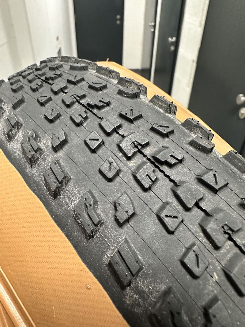 Maxxis Rekon Race 29x2.40 WT EXO TR plášť kevlar Tanwall