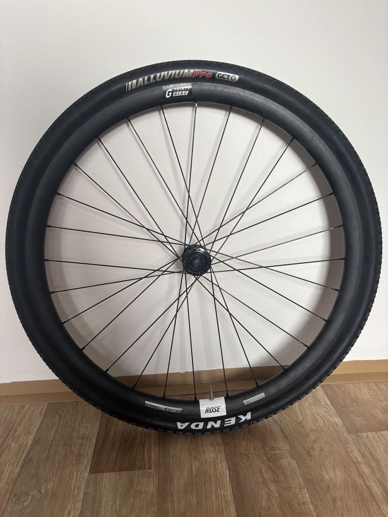 ROSE G-Thirty Disc 28" / 700 C Gravel kola, ořech Shimano