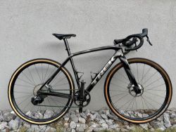 TREK BOONE - karbon cyklokros-gravel bike, rám od 10-2024 v záruce, SRAM RED AXS 1x12 + wattmetr