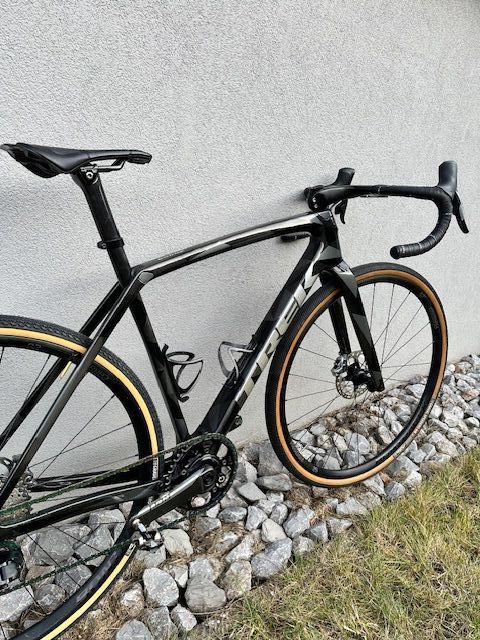 TREK BOONE - karbon cyklokros-gravel bike, rám od 10-2024 v záruce, SRAM RED AXS 1x12 + wattmetr