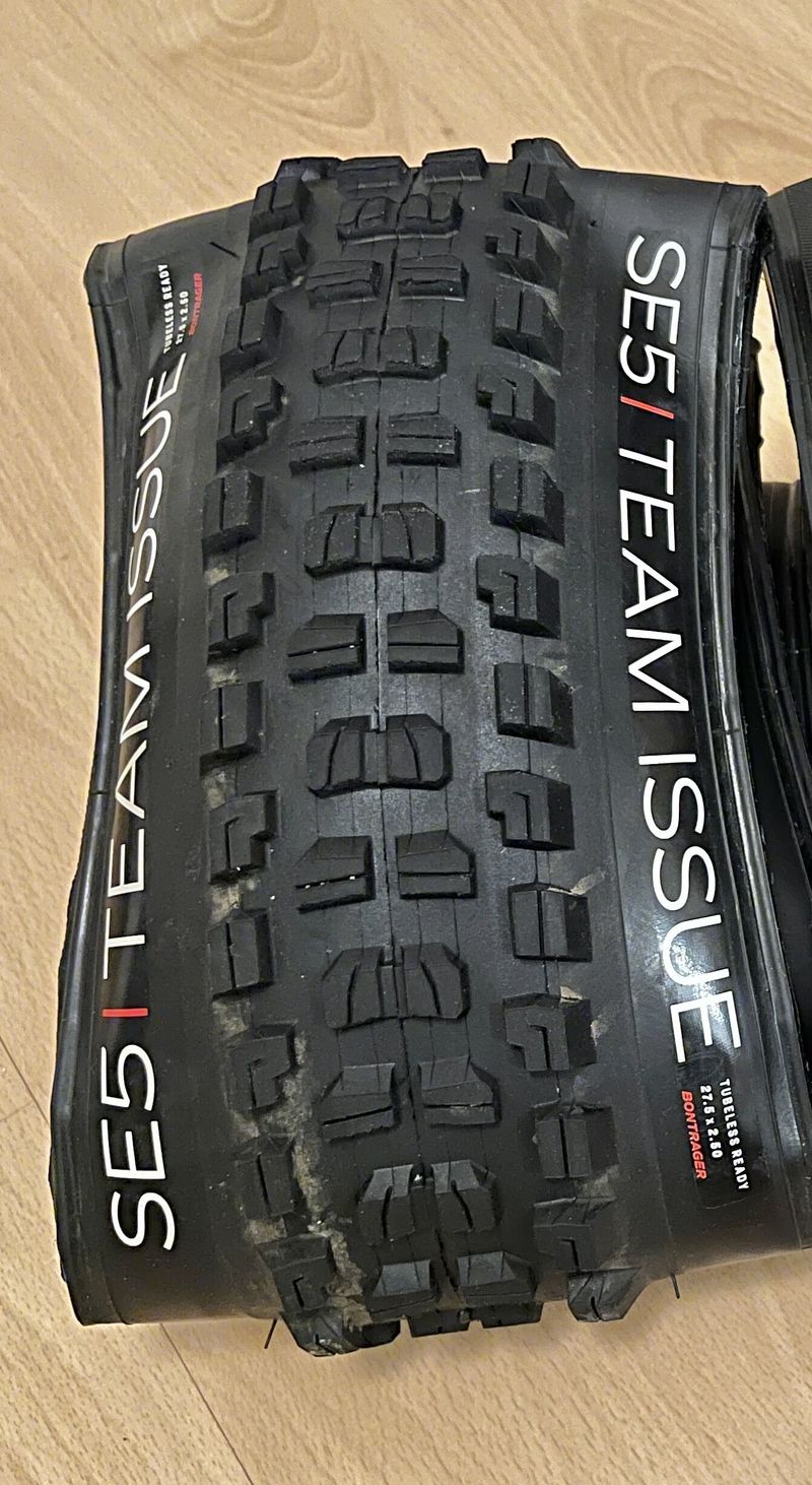 Plášť Bontrager SE5 27,5 x 2,50