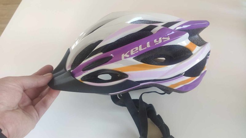 Cyklistická přilba Kellys Dynamic white / alpine purple