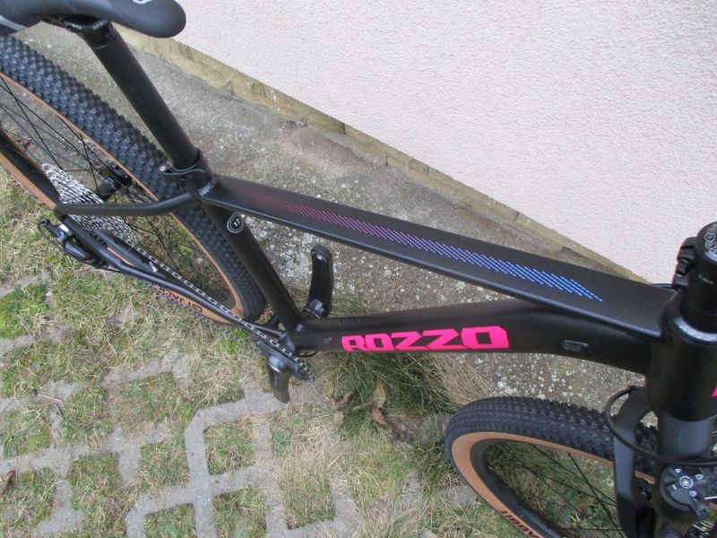 Nové 29" kolo ROZZO Grace, vzduchová vidlice Manitou Markhor, osazení Shimano Deore1x12, pevné osy