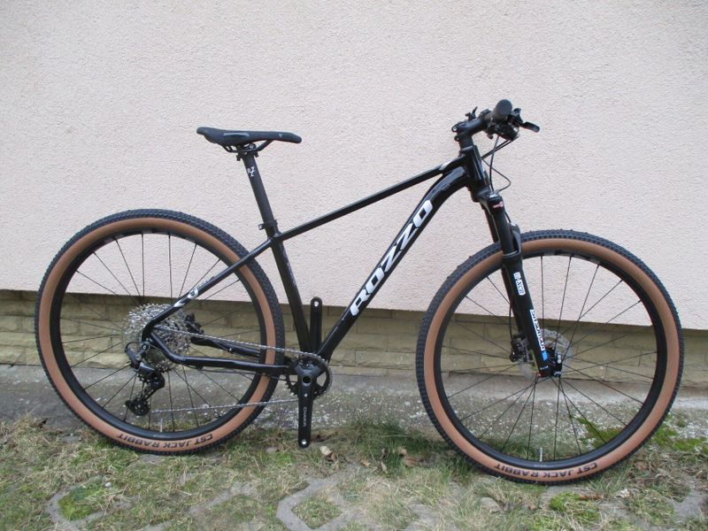 Nové 29" kolo ROZZO BOOST, vzduchová vidlice Suntour XCR, osazení Shimano Deore1x12, pevné osy