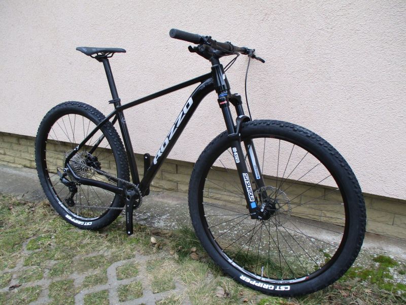 Nové 29" kolo ROZZO BOOST, vzduchová vidlice Suntour XCR, osazení Shimano Deore1x12, pevné osy