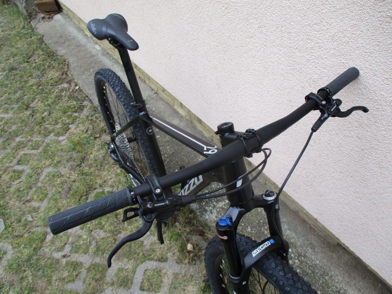 Nové 29" kolo ROZZO BOOST, vzduchová vidlice Suntour XCR, osazení Shimano Deore1x12, pevné osy