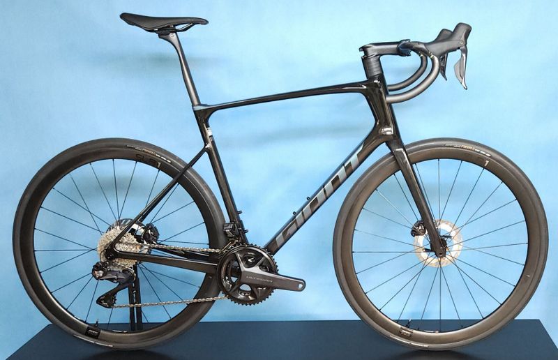 GIANT Defy Advanced Pro 0 Di2 2024 – špičkové endurance silniční kolo - NOVÉ