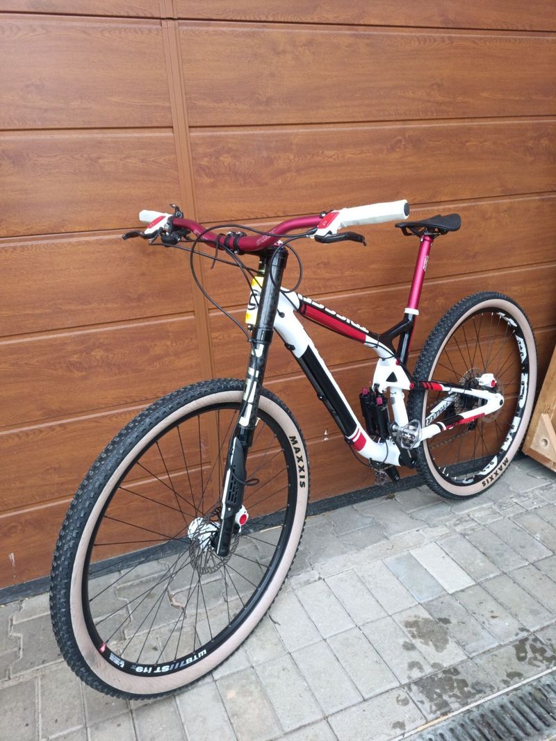 Cannondale 29" Carbonu Trigger Lefty 29" carbon 