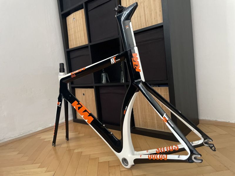 KTM Solus TT carbon / vel.56 / 