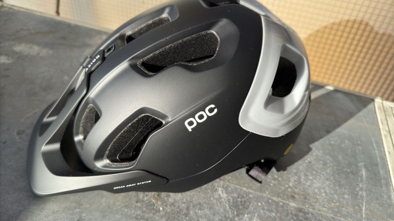 POC Axion Race MIPS - 8420 uranově černá matná/vodíková bílá