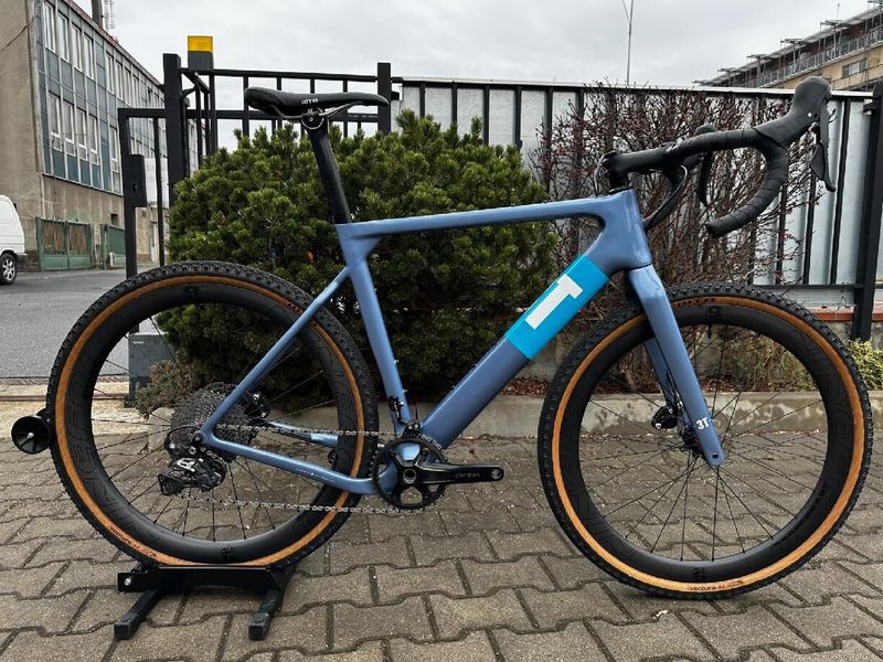 3T EXPLORO gravelové kolo, sada Shimano GRX, karbonová kola 