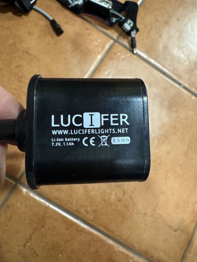 Čelovka Lucifer M6 s příslušenstvím