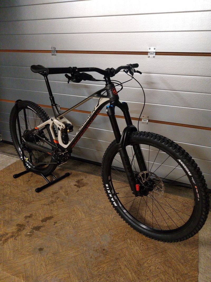 MONDRAKER SUPERFOXY CARBON R 