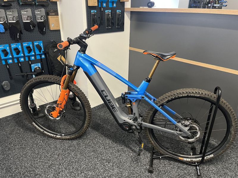 Cube Stereo Hybrid 140 HPC Actionteam 750 vel.L 128km 