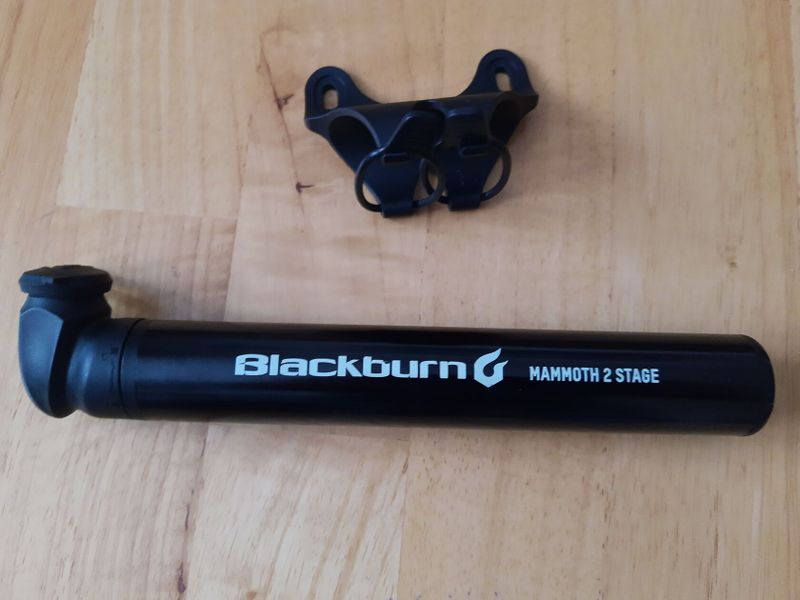 BLACKBURN Mammoth 2Stage AnyValve Black