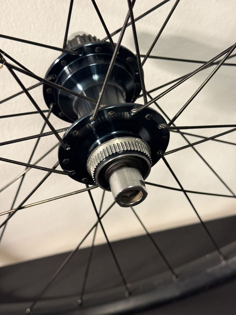 Zadní náboj Shimano SLX (celé kolo 27,5)