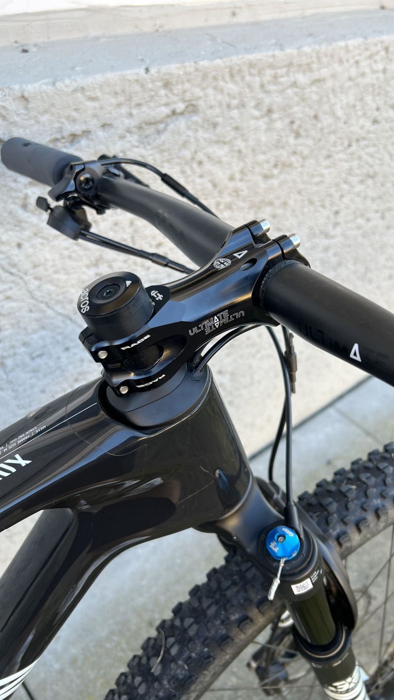 Canyon Lux CF6 Podium Black 2022, velikost M