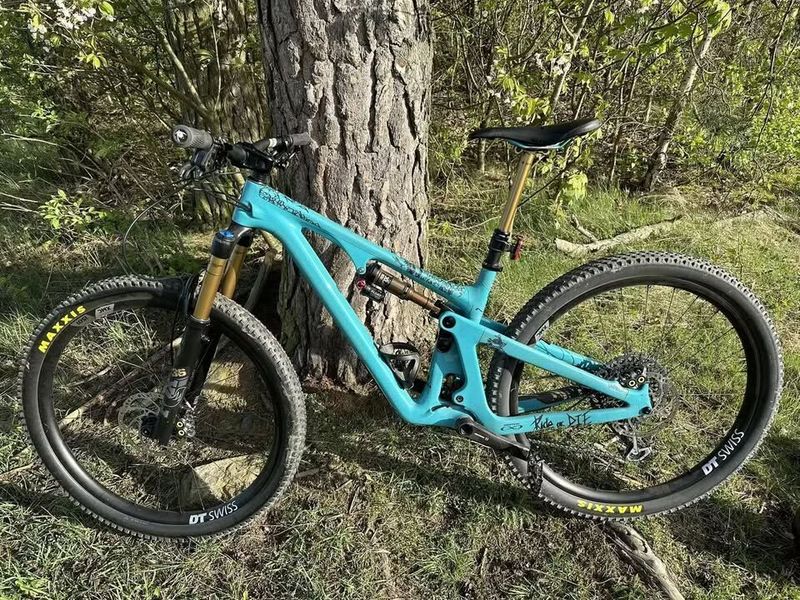 YETI SB 130, celokarbonový rám 170-182 cm, rok 2021, skvělý stav!