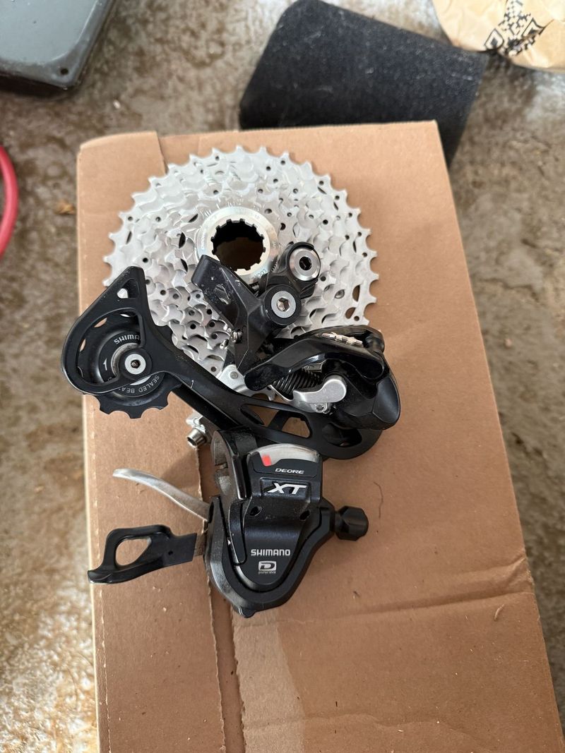 Prodám komponenty Shimano XT