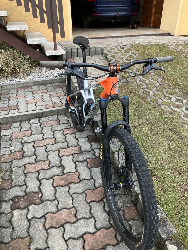 Mondraker Raze Carbon R