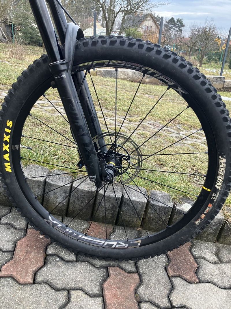 Mondraker Raze Carbon R