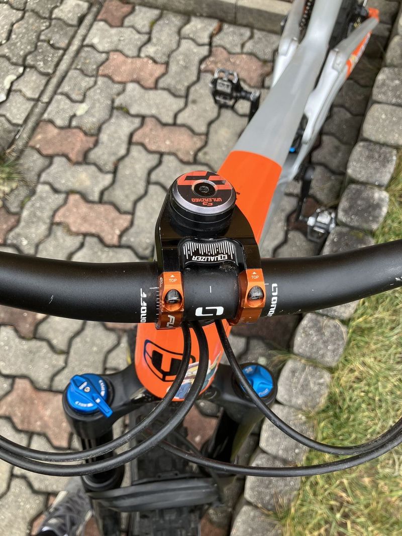 Mondraker Raze Carbon R